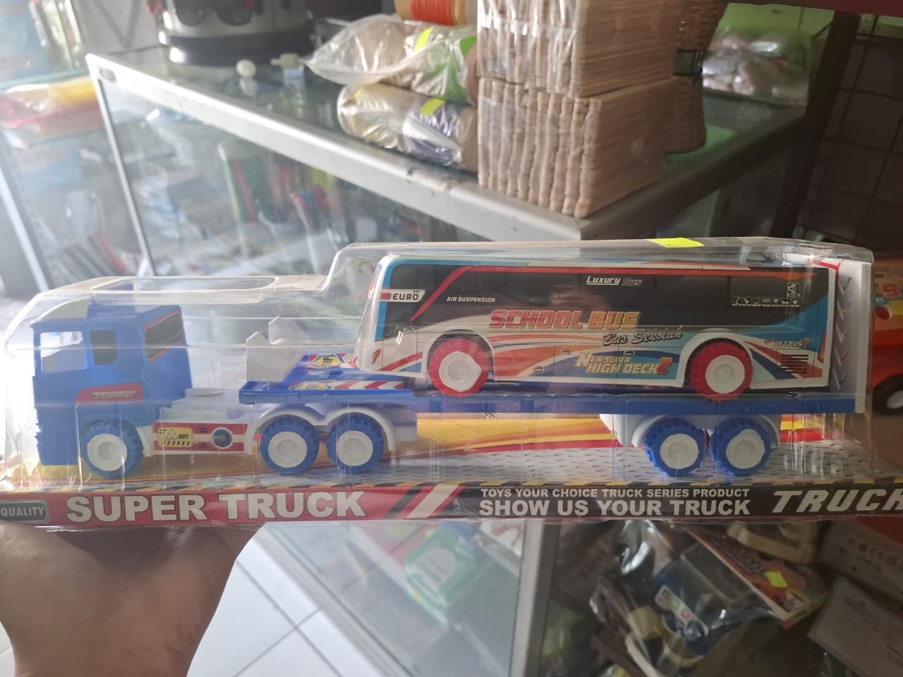 Truk Mainan